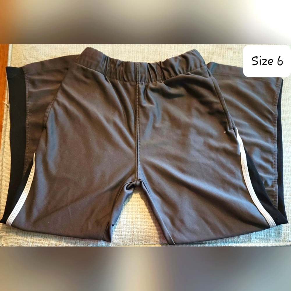 Boys size 6 sweatpants